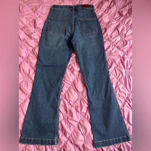 Wrangler High Rise Kick Denim Jeans — Size 25!! - Picture 5 of 5